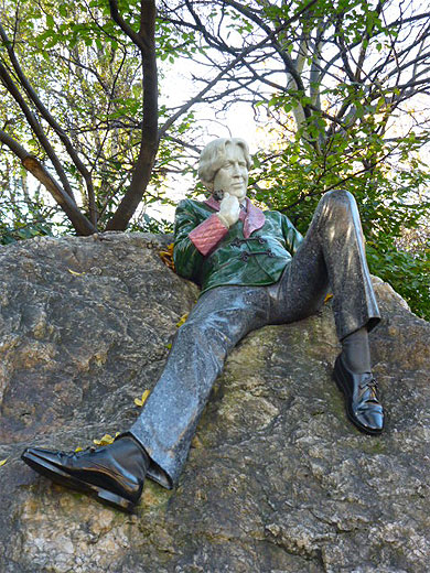 Monument dédié à Oscar Wilde Monument dédié à Oscar Wilde