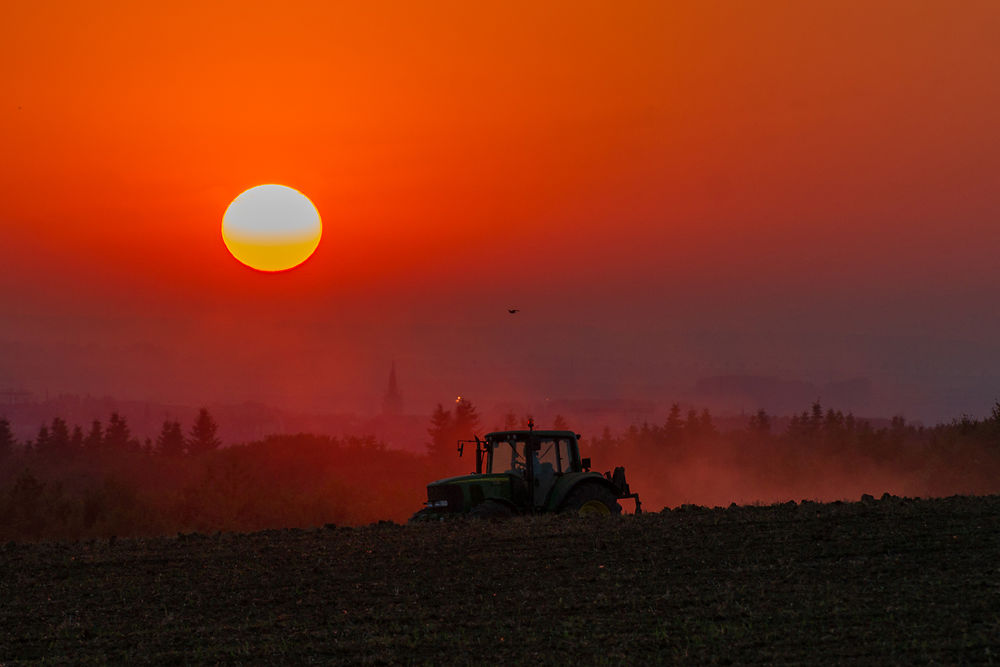 Labeur au coucher du soleil