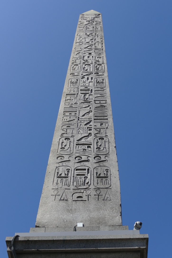Hiéroglyphes de l'obélisque de Louxor Hiéroglyphes de l'obélisque de Louxor