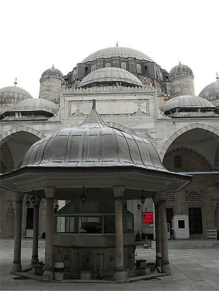 Cour intérieure de la mosquée