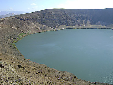 Lac dans le volcan