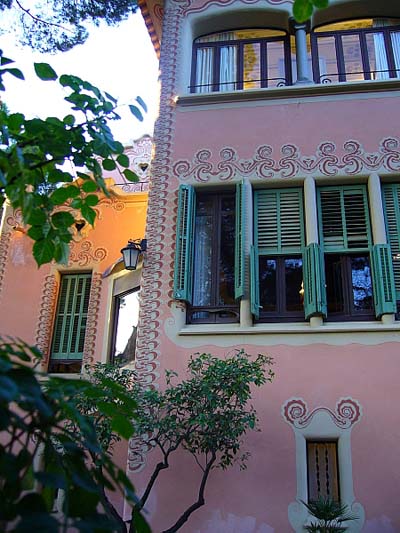 Façade maison de Gaudi : Parc Güell : Eixample et alentours : Barcelone