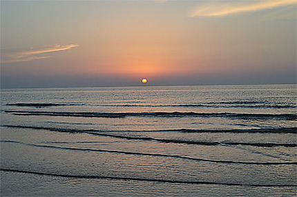 Coucher de soleil sur la mer à Al Jery