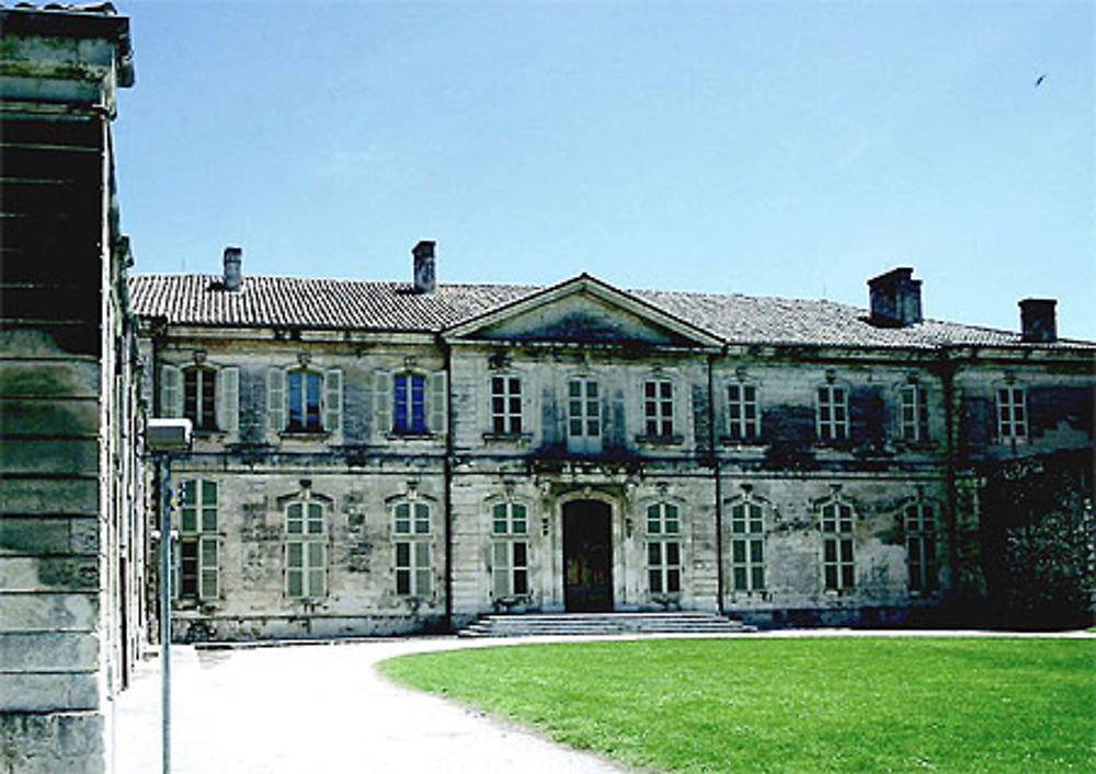 Viviers, l'Hôtel-de-Ville, ex-évêché