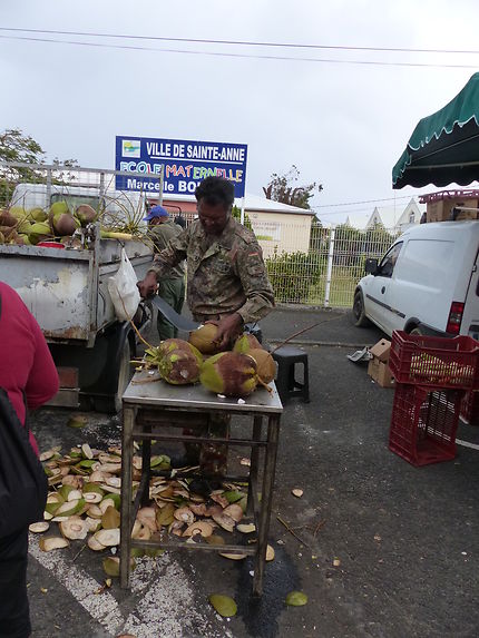 Noix de coco sur le marché de Sainte-Anne