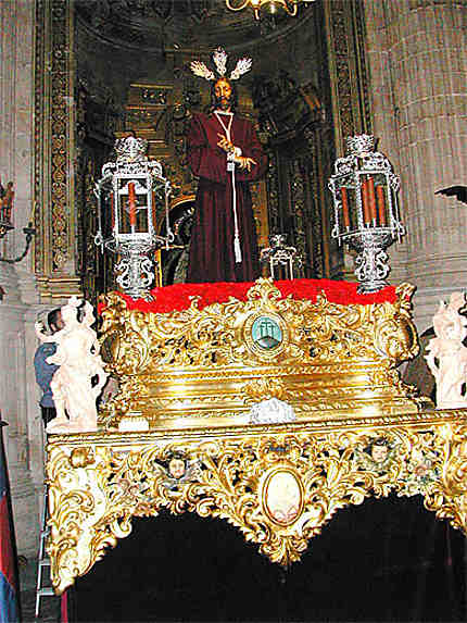 Christ processionnaire