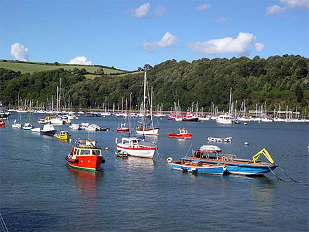 Dartmouth - Petits bateaux sur la rivière Dart Dartmouth - Petits bateaux sur la rivière Dart