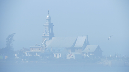 Église Ste-Luce dans la brume du matin