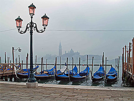 Prend les gondoles à Venise