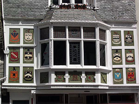Dartmouth - Façades aux écussons Dartmouth - Façades aux écussons