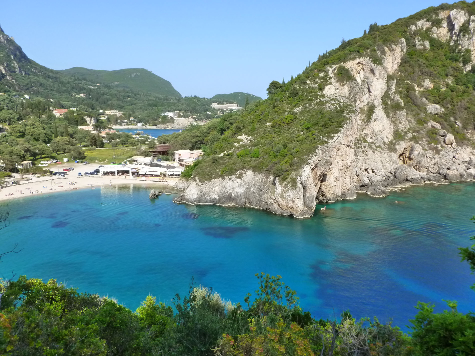 Vue d'une des plages de Palaiokastritsa Vue d'une des plages de Palaiokastritsa