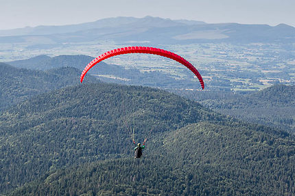 Puy-de-Dôme - Un parapente