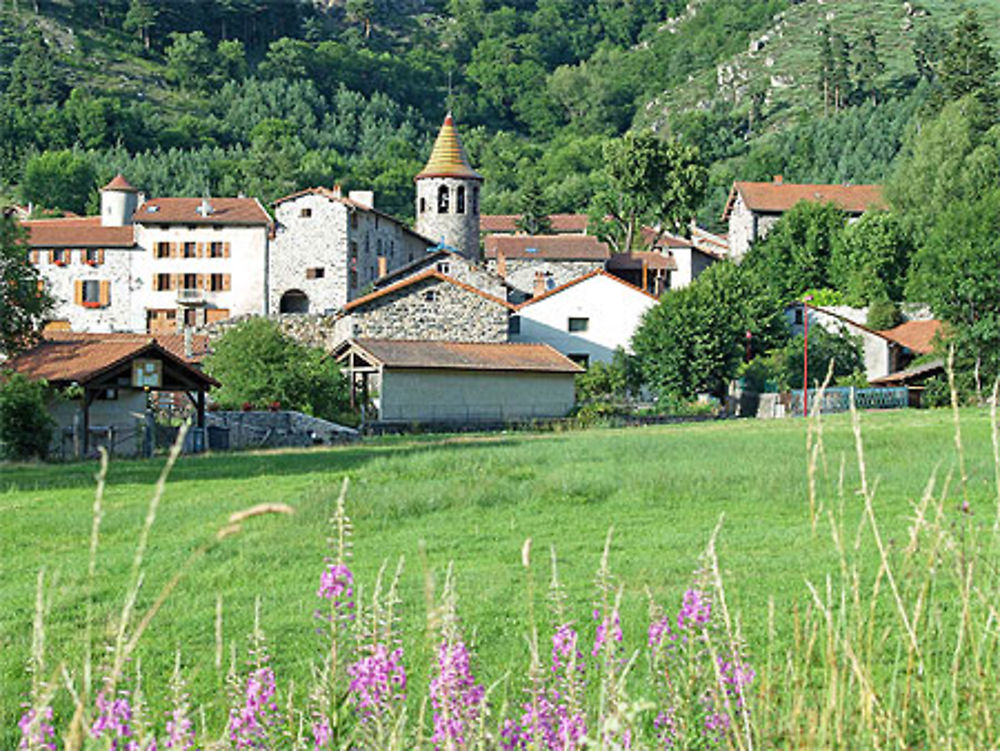 Le beau village de Goudet