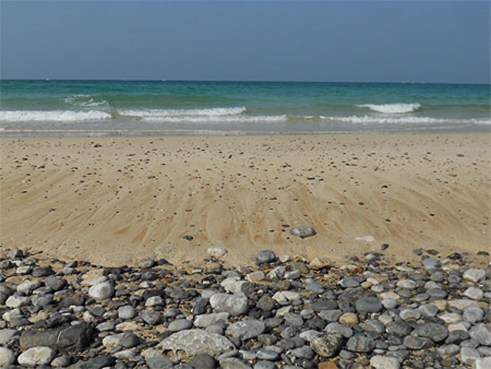 Plage déserte de la côte de Musandam