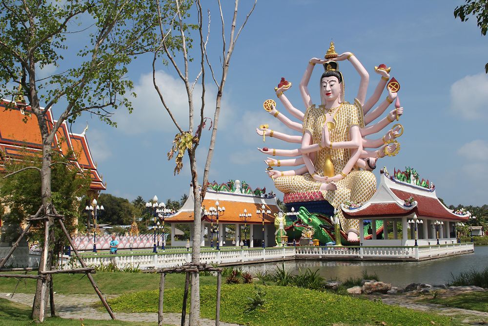 Wat Plai Laem