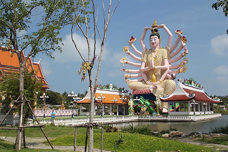 Wat Plai Laem - kitouco