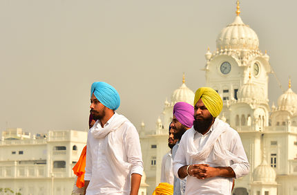 Les Sikhs au Golden Temple d'Amritsar