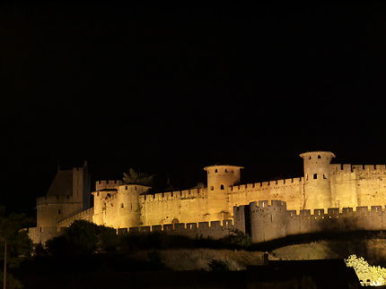 Remparts de la cité de Carcassonne de nuit