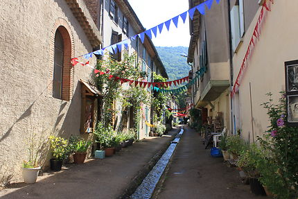 Rue des Récureurs décorée pour une fête