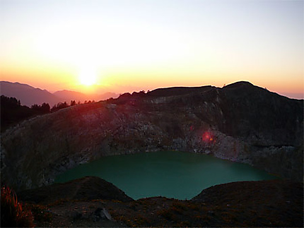 lever de soleil au Mont Kelimutu