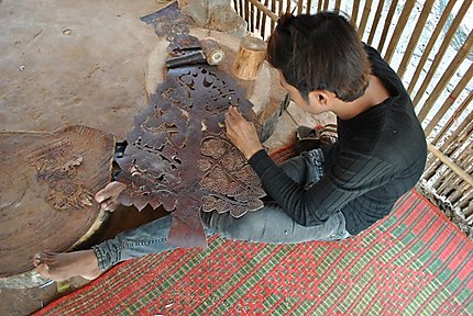 Travail du cuir à Lolei