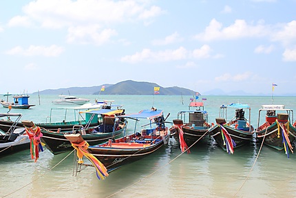 Jolis bateaux aux environs de Thong Tanote Beach
