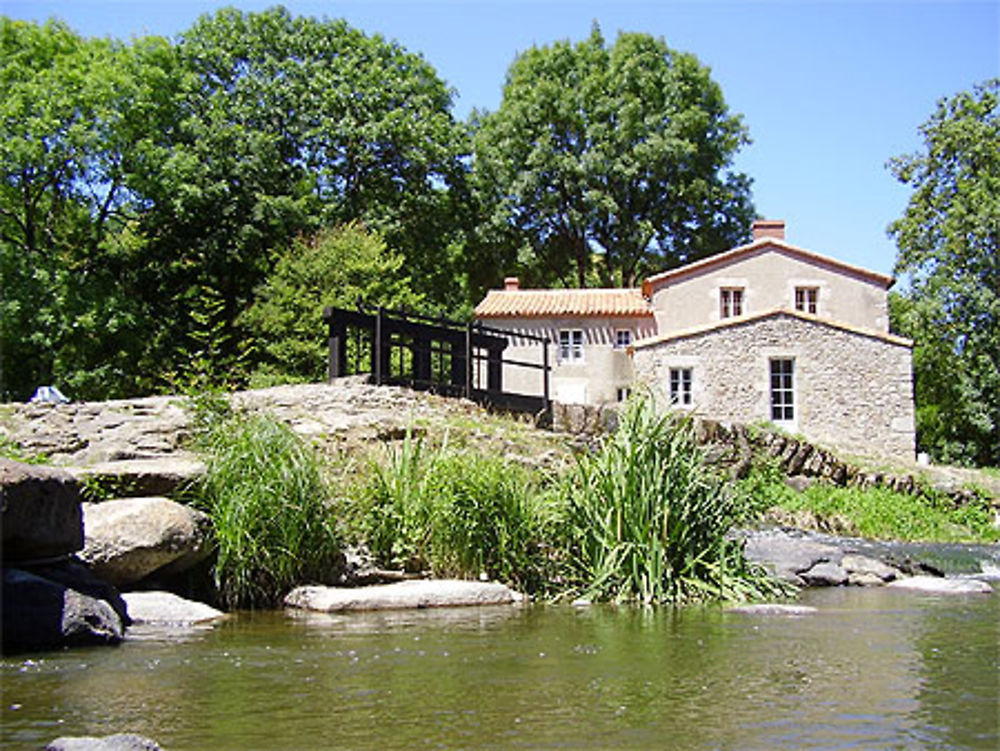 Le moulin à eau de la vallée de Poupet à St Malo du bois