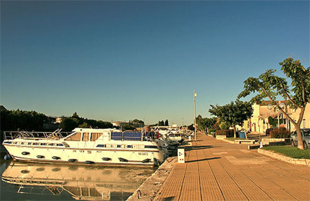 Le port de Saint Gilles