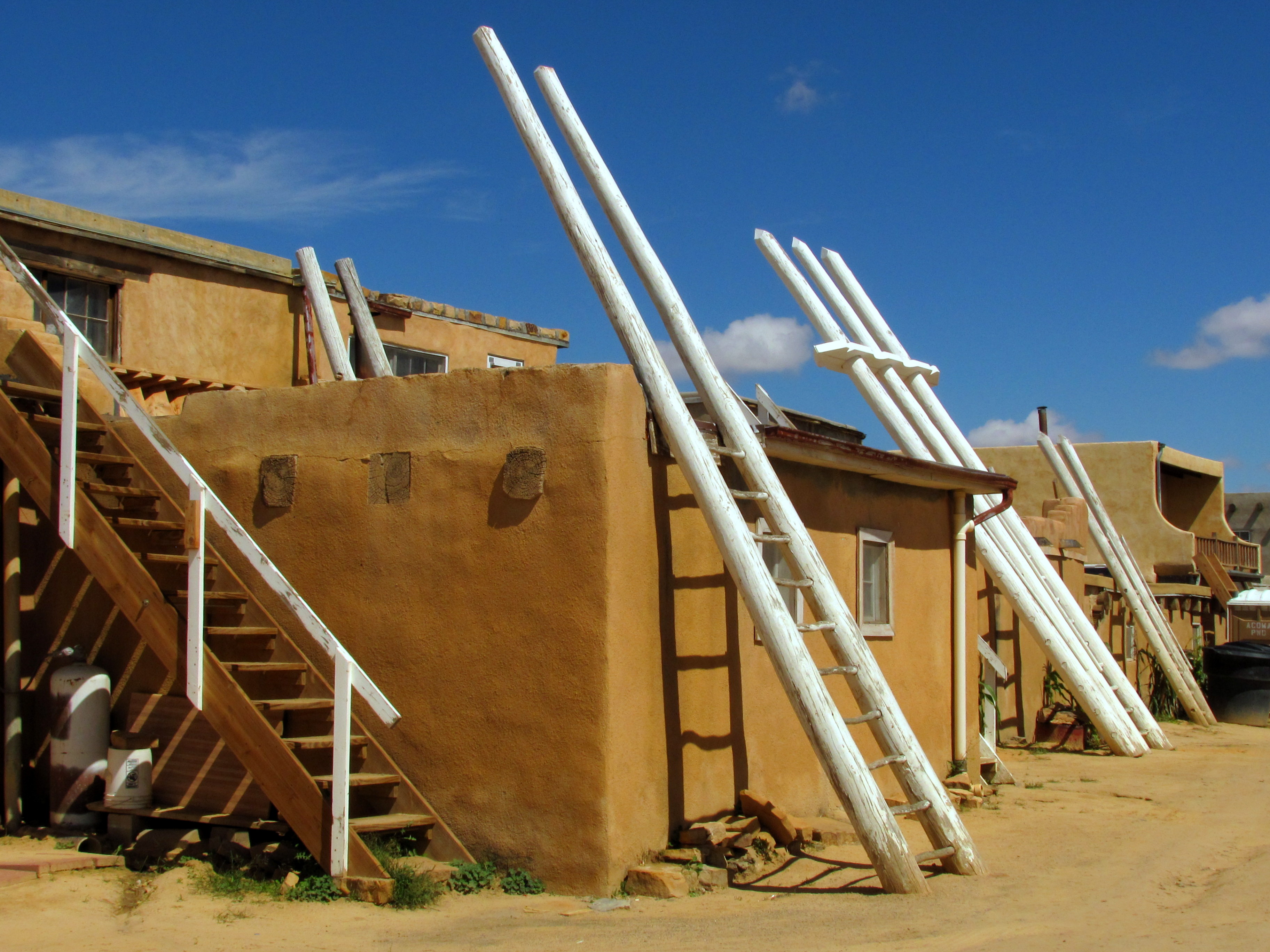 Acoma et ses échelles caractéristiques Acoma et ses échelles caractéristiques