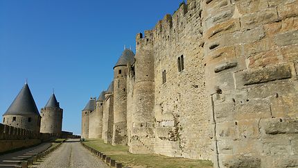 En bordure des remparts de Carcassonne