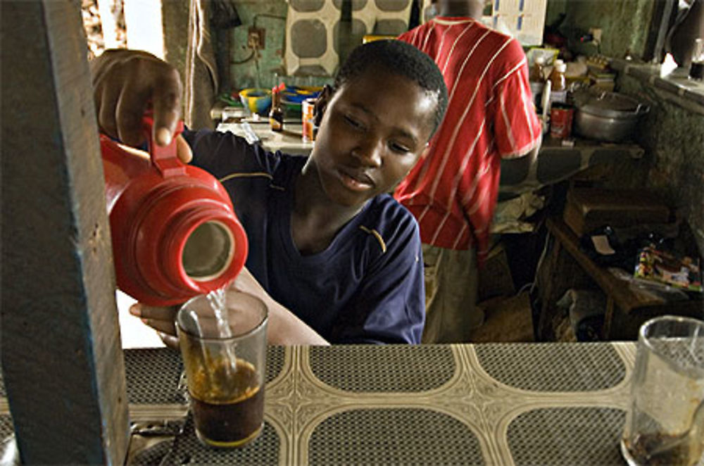 Café dans un kiosk à Pô