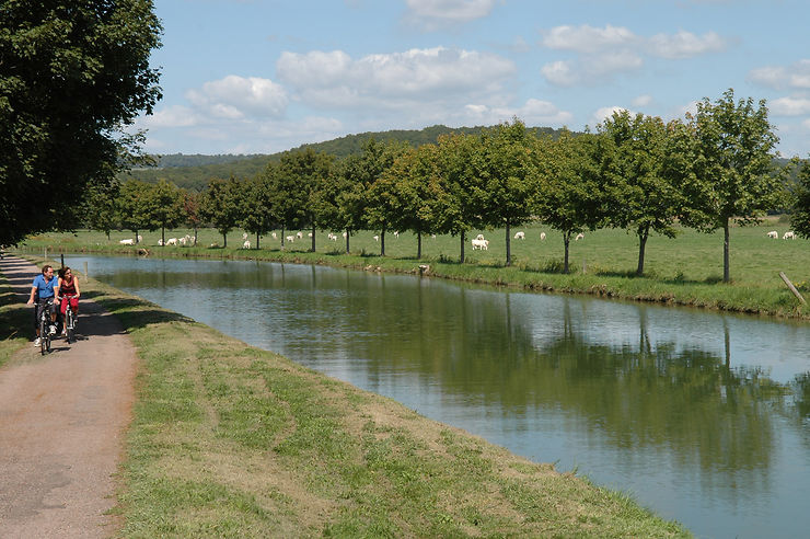 Longer le Canal de Bourgogne à vélo