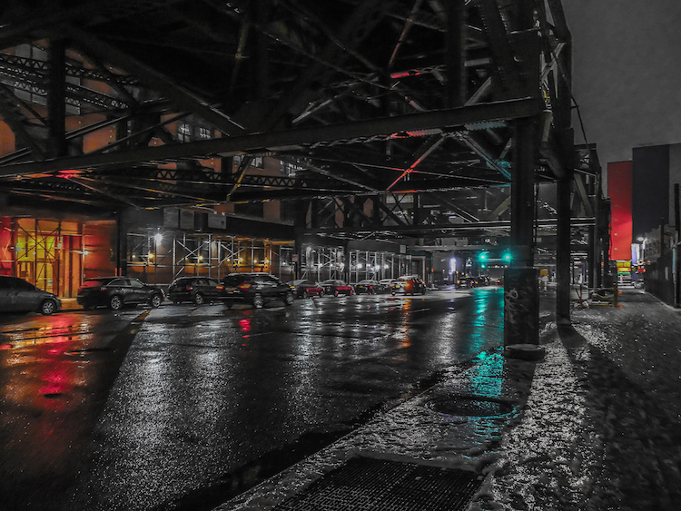 Sous les ponts dans le Queens, New York Sous les ponts dans le Queens, New York