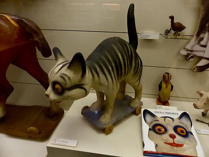 Le chat en carton de 1930 musée du jouet 