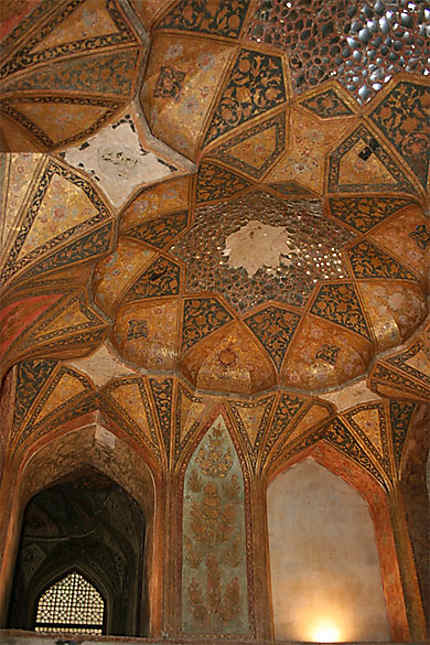 Lumière du palais Hasht Behesht