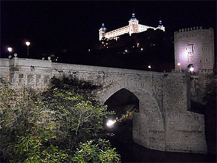 Pont de Alcantara de nuit