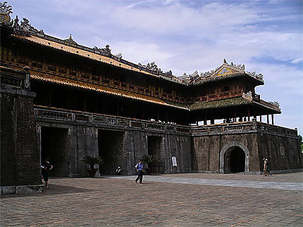 Portail principal de la citadelle à Hué