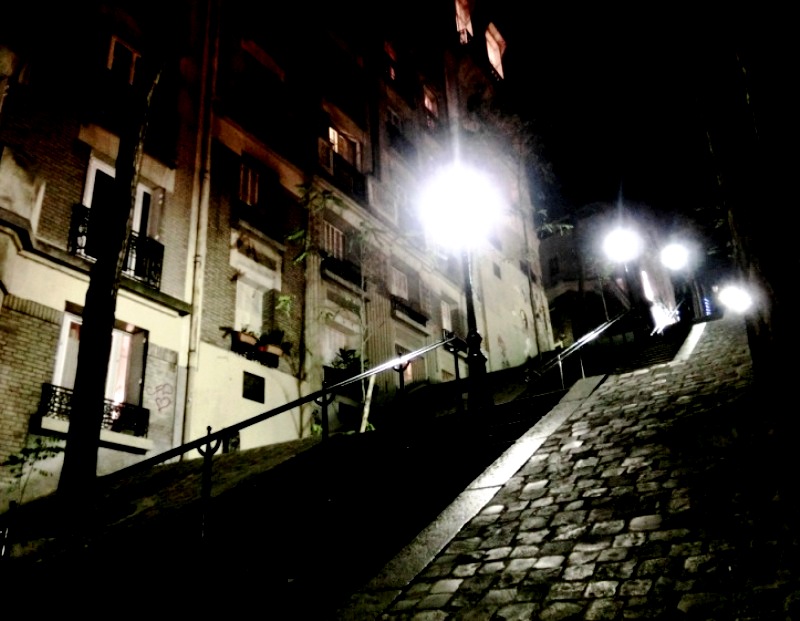 Les Escaliers De La Butte Sont Durs Aux Miséreux Les escaliers de la Butte Montmartre : Nuit : Montmartre : 18ème