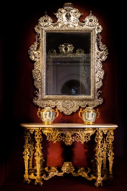 Le Louvre, console d'applique et grand miroir