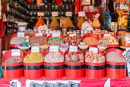 Essaouira, Souk Jdid, Etal coloré d'épices