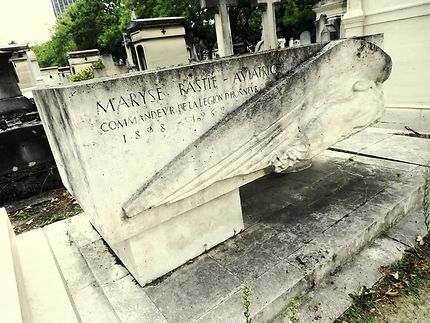 Tombe de Maryse Bastie (aviatrice)