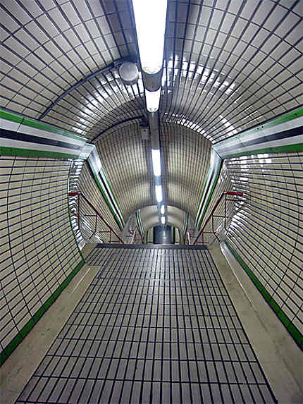 Metro Tottenham
