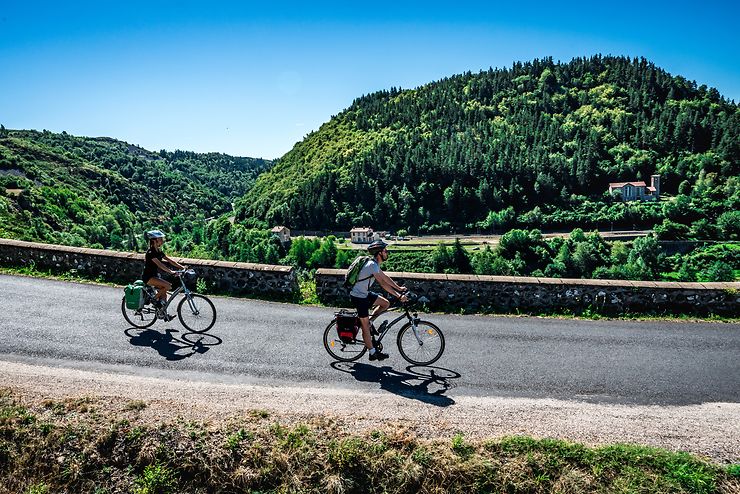 Vélo - Via Allier : une véloroute de 410 km pour traverser l'Auvergne