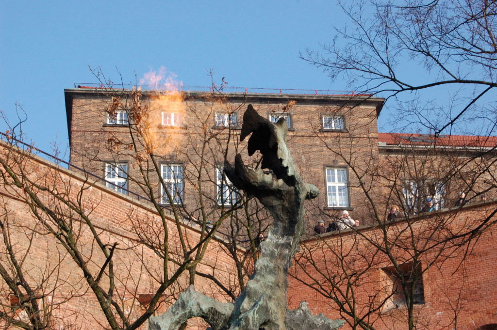 Le dragon de Cracovie crache du feu