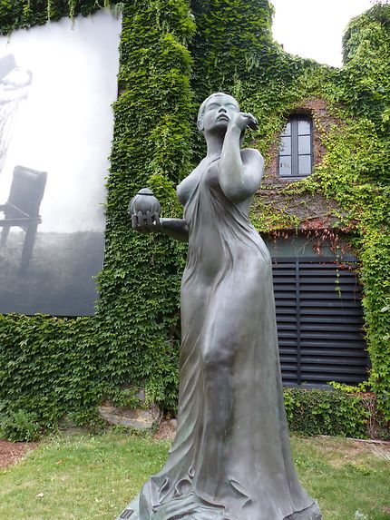 Statue dans les jardins Yves Rocher