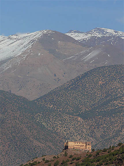 Kasba sur fond de montagnes du Haut Atlas