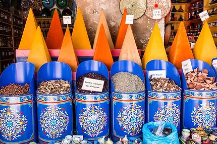 Essaouira, Souk Jdid, Etal coloré d'épices