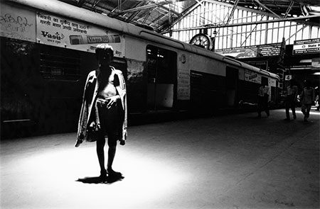 petit mendiant à la gare de Churchgate petit mendiant à la gare de Churchgate