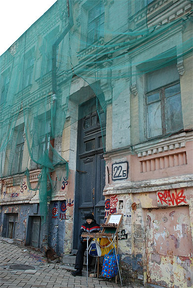 Vendeuse dans Andriyivsky Uzviz Vendeuse dans Andriyivsky Uzviz