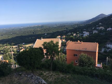 Vue sur le village de Cervione, Corse